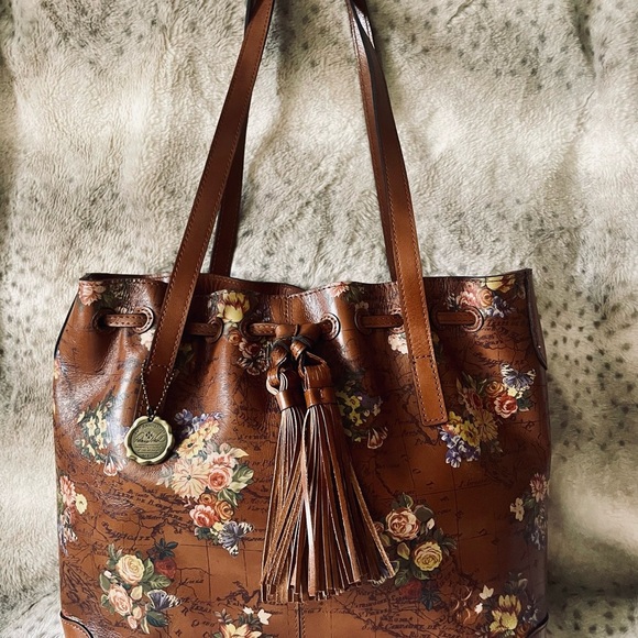 Patricia Nash Whitney Drawstring Tote in English Garden Map Design. - Picture 1 of 9